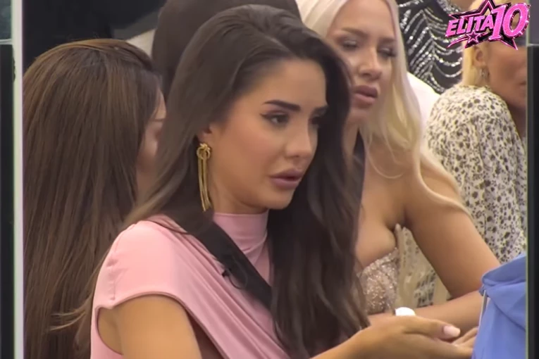 JEZIVI JAUCI ANĐELE ĐURIČIĆ ODZVANJALI "ELITOM"! Car je čašćavao najgnusnijim uvredama, od ovoga se okreće želudac!