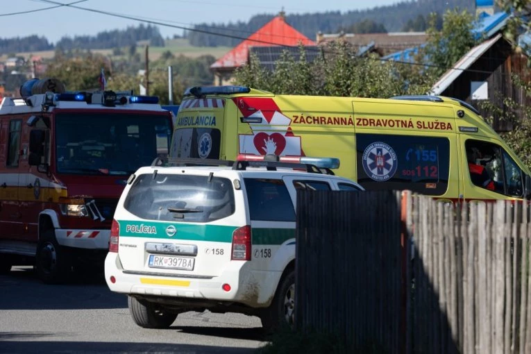 JEZIV NAPAD U ŠKOLI! Učenik osmog razreda nožem napao nastavnice i učenicu - IMA MRTVIH!