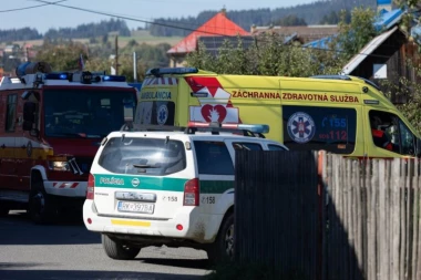 KRVAVI PIR U OSNOVNOJ ŠKOLI! Učenik osmog razreda nožem napao nastavnice i učenicu - IMA MRTVIH!