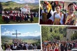 U DREVNOJ SVETINJI OSVEĆEN KRST VISOK DEVET METARA: Veliko crkveno-narodno sabranje na levoj obali Ibra (FOTO)