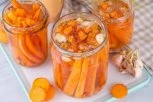 Kisele šargarepe za ZIMNICU koje se ne raspadaju: Jednostavan RECEPT za hrskav prilog koji traje mesecima