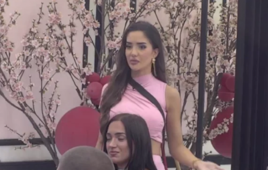 ANĐELA ĐURIČIĆ "SAHRANJENA" UŽIVO NA PINKU, OBELODANJENE NAJJEZIVIJE STVARI IZ PROŠLOSTI! Kako će ovo objasniti svom budućem dečku?