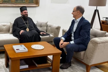 MACUT O PODRŠCI SRBIMA U HRVATSKOJ! Država nastavlja da pomaže mladima, 19 dece već upisalo fakultete u Srbiji (FOTO)