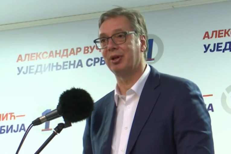 VUČIĆ NASTAVLJA OBILAZAK SRBIJE! Sa narodom u Miroču: Brza saobraćajnica do Brze Palanke ključna za razvoj Majdanpeka i investicije (FOTO, VIDEO)