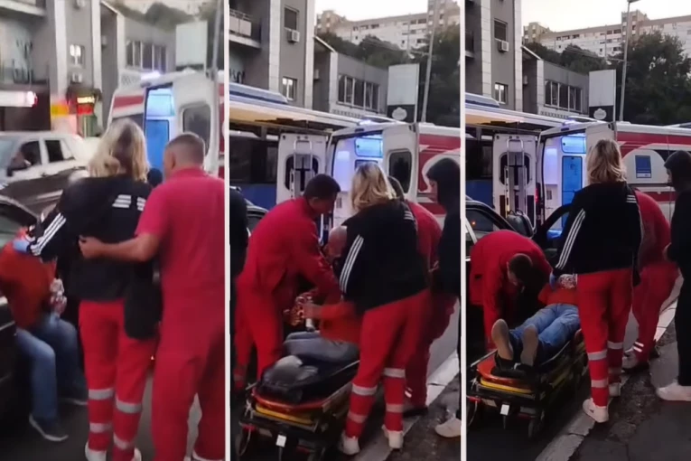 UŽASNO NASILJE BLOKADERA! Gurnuo deku (81) pod vozilo u pokretu u Mirjevu - oglasio se SNS Beograd (VIDEO)