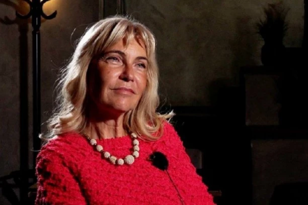 SRAMNO! Profesorka Aleksandra Mihajlović s blokaderske liste „obrlatila“ đake za pare, a sin joj u društvu kriminalaca!