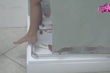 PA OVO NI ZEČEVI NE RADE! ĐUKIĆ RASKOVAO LAURU U TUŠ KABINI: Sevnuo PONOS direktno u kameru! (VIDEO)