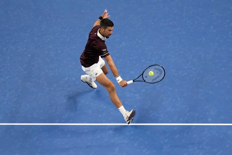 Novak Đoković-Nuno Boržes! Nole protunjao kroz prvi set!