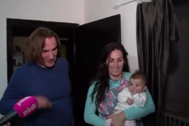 'VOLIM TE' ČINI DA ŽIVOTNA BORBA DOBIJE MOĆAN SMISAO! Željko Mitrović nastavlja humanitarnu misiju: Pola miliona, pokloni i podrška u najtežim trenucima olakšaće život još jednoj porodici!