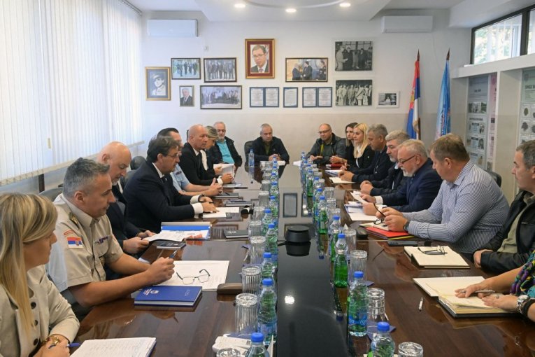  Bratislav Gašić obišao je danas preduzeće „Milan Blagojević - namenska“ a.d. u Lučanima.