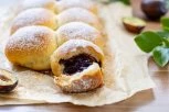 BUHTLE SA DŽEMOM KAO IZ BAKINE KUHINJE: Recept za najmekše i najsočnije domaće pecivo koje nestaje za tren