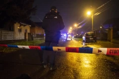 KRVAVI OBRAČUN NA SAVSKOM VENCU! Muškarac brutalno izboden, lekari mu se bore za život!