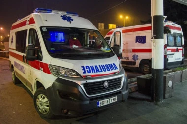 DRAMA NA NOVOM BEOGRADU: Motociklisti pozlilo, skinuo kacigu i PAO NASRED ULICE!