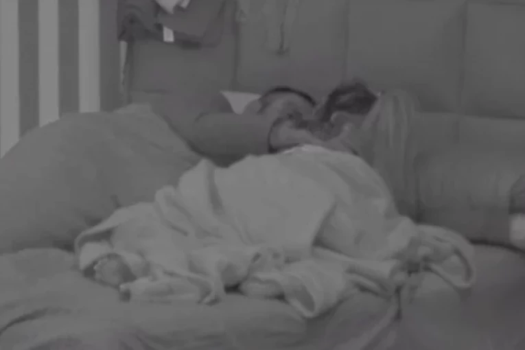 NE SMETAJU IM PRIČE O TRUDNOĆI S ĐUKIĆEM: Aneli i Car završili u istom krevetu - priznao joj emocije, PRŠTE STRASTI!