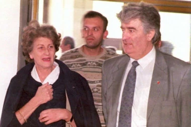 "REKAO MI JE DA ĆE ME UBITI, UDARILA SAM GA LAKTOM U STOMAK!" Biljana Plavšić je bila u sukobu sa Radovanom Karadžićem, ovako je govorila o njemu!