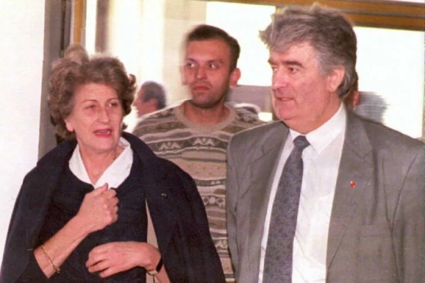 "REKAO MI JE DA ĆE ME UBITI, UDARILA SAM GA LAKTOM U STOMAK!" Biljana Plavšić je bila u sukobu sa Radovanom Karadžićem, ovako je govorila o njemu!