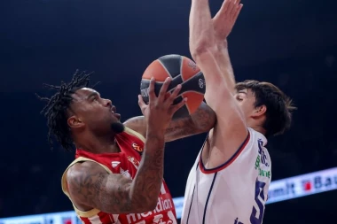 Crvena zvezda posle velike drame savladala Efes: Moneke vodio crveno-bele do prve pobede u Evroligi!