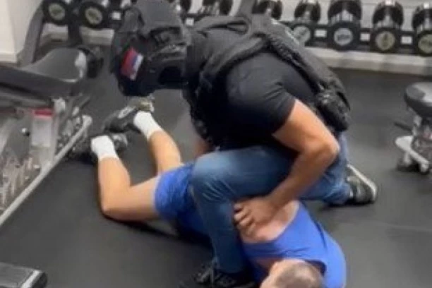 PREKO LAŽNOG PROFILA SNS NUUDIO GRAĐANIMA NOVAC ZA ODLASKE NA SKUPOVE: Kruševljanin "pao" zbog prevare (FOTO, VIDEO)