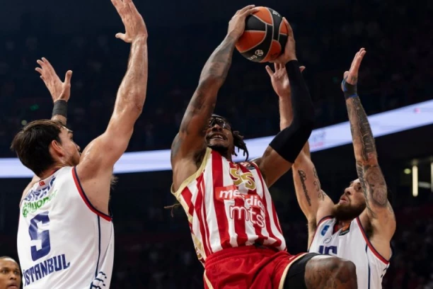 Horor scena u Areni: Prva zvezda tima izneta na nosilima, delije zanemele! (FOTO, VIDEO)