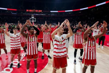 Nižu se duhoviti komentari na društvenim mrežama! Ovako su delije prokomentarisale dramatičnu situaciju na meču Zvezda-Efes!