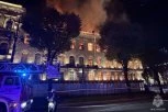 STRAVIČAN POŽAR BUKNUO DOK JE PUTIN DRŽAO GOVOR! Zahvatio čuvenu palatu, pogledajte snimak buktinje (VIDEO)