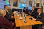 Macut u Londonu sa predstavnicima kompanije Orakl o digitalizaciji javne uprave
