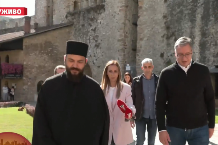 Vučić u manastiru Manasija
