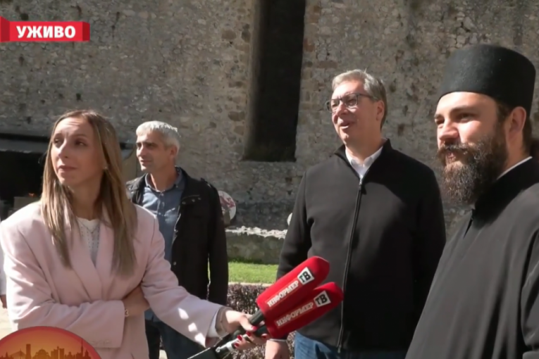 Vučić u manastiru Manasija