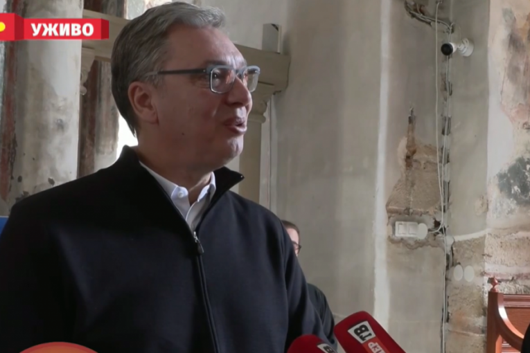 Vučić u manastiru Manasija