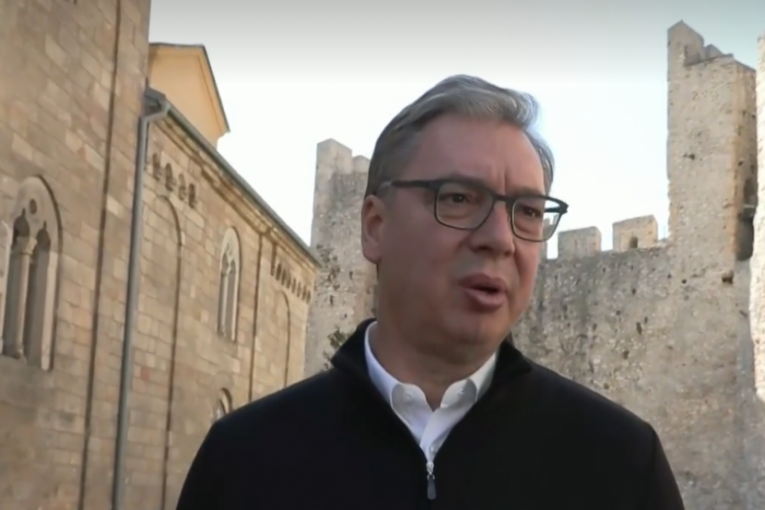 Vučić u manastiru Manasija