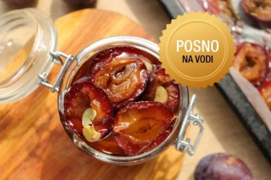 ŠLJIVE PUNJENE ORASIMA, PA U RERNU: Stari recept za slatko koje mnogi smatraju najboljim za zimnicu