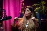 PREMIJERU EMISIJE PREKINUO IZNENADNI POZIV! Ana Radulović zanemela od ŠOKA, evo ŠTA SE DESILO iz kamera! (GALERIJA)