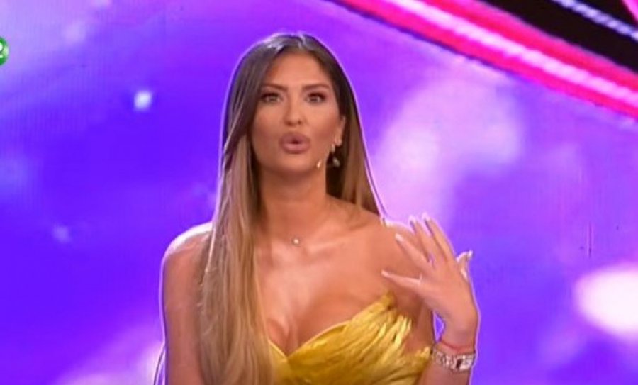 NJIH PRODUKCIJA ČUVA ZA VRHUNAC SPEKTAKLA! Voditeljka slučajno OTKRILA SPISAK IMENA - evo kome se NE PIŠE DOBRO!