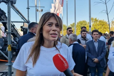 "SKUPILI SMO SE DA PODRŽIMO ALEKSANDRA VUČIĆA!" Irena Vujović uoči skupa u Areni: Očekujem fantastičnu atmosferu, važno je da ubedljivo pobedimo! (VIDEO)