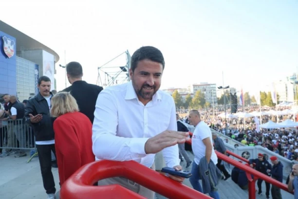 "NE ZNAM KAD SAM VIDEO OVOLIKO LJUDI": Janka Tipsarevića oduševio odziv ispred Arene: Glasajte za pobedničku listu! (VIDEO)