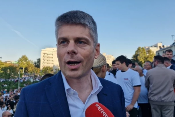 ARNO GUJON PODRŽAO ALEKSANDRA VUČIĆA: Imamo jednog od najvećih državnika, nije vreme za mačku u džaku! (VIDEO)