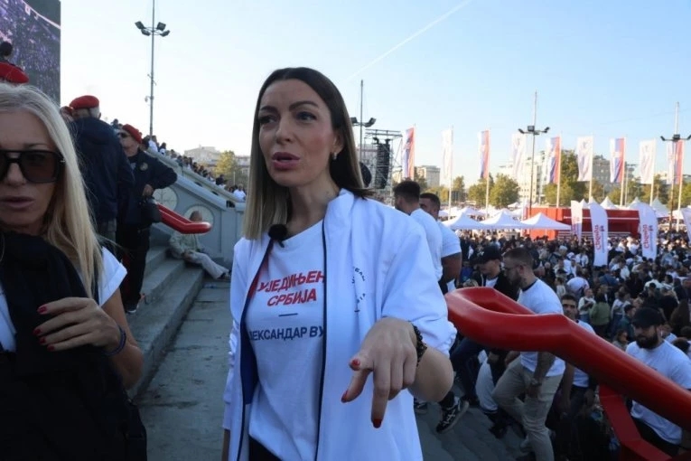 "OVO JE PORUKA ALEKSANDRU VUČIĆU DA JE SRBIJA UZ NJEGA": Andrijanu Mesarović oduševila veličanstvena atmosfera ispred Arene! (VIDEO)