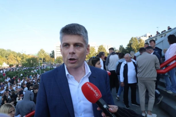 ARNO GUJON PODRŽAO ALEKSANDRA VUČIĆA: Imamo jednog od najvećih državnika, nije vreme za mačku u džaku! (VIDEO)