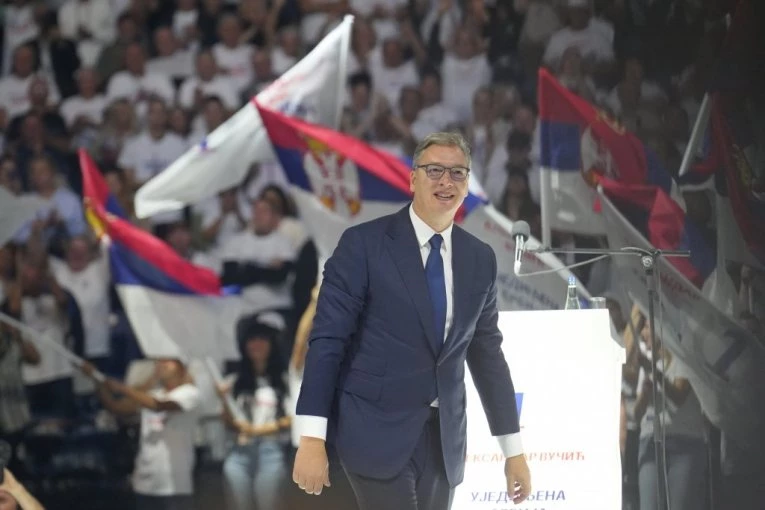 "NEĆEMO DA PEVAMO TOMPSONOVE PESME!" Vučić raskrinkao političke protivnike i blokadere: Smeta im "UJEDINJENA SRBIJA" jer ne damo da gaze zemlju!