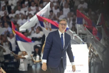 "NEĆEMO DA PEVAMO TOMPSONOVE PESME!" Vučić raskrinkao političke protivnike i blokadere: Smeta im "UJEDINJENA SRBIJA" jer ne damo da gaze zemlju!
