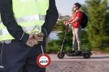 "RODITELJ DETE OD PET GODINA VOZI NA TROTINETU U VRTIĆ!" Vozači zgroženi prizorima na ulicama, stručnjaci upozoravaju: Električni trotinet nije igračka!