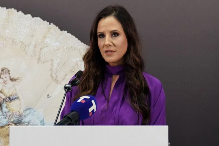 TAMARA VUČIĆ oduševila u Njujorku: Elegantna ljubičasta haljina, savršeno usklađene cipele i susret sa MELANIJOM TRAMP (FOTO)