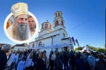 “GOSPODЕ POMOZI, GOSPODЕ POMILUJ!”: Patrijarh osvetio novi hram u selu Dražanj nadomak Beograda i uputio snažnu poruku vernicima