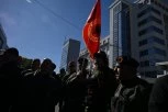 HAOS U PRIŠTINI! Demonstranti blokirali ulaz u skupštinu, upotrebljen i SUZAVAC