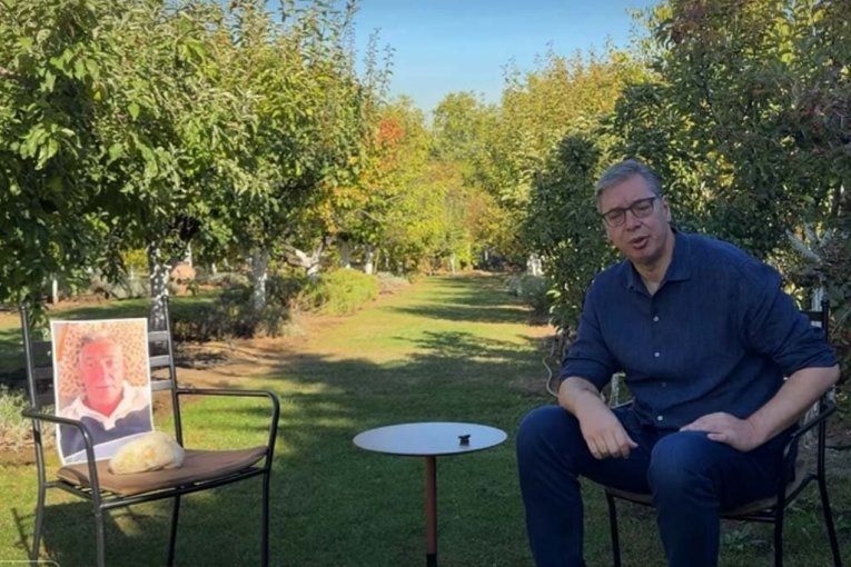 Vučić s kamenom za kupus