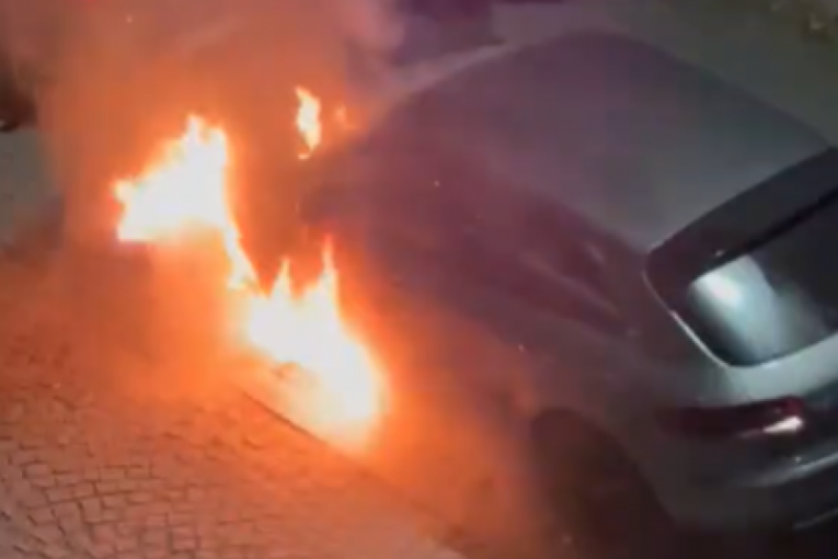 Zapaljen auto