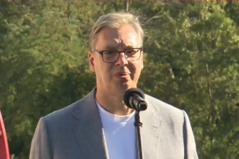 VUČIĆ NASTAVLJA DA OBILAZI SRBIJU I RAZGOVARA SA NARODOM! Prva stanica - selo Jabučje: Mora da se reši glavni problem u Lajkovcu!