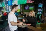 Šta posao čini dobrim? Plata jeste važna, ali ljudi ostaju i zbog onoga što dolazi uz nju