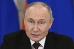 Portparol nemačke vlade: Merc ogorčen zbog Šrederovog odlaska na Putinov rođendan
