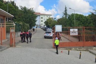 TINEJDŽERKA (15) NOŽEM NAPALA UČENICE U ŠKOLI U TURSKOJ: Jedna devojčica preminula, sedam povređenih